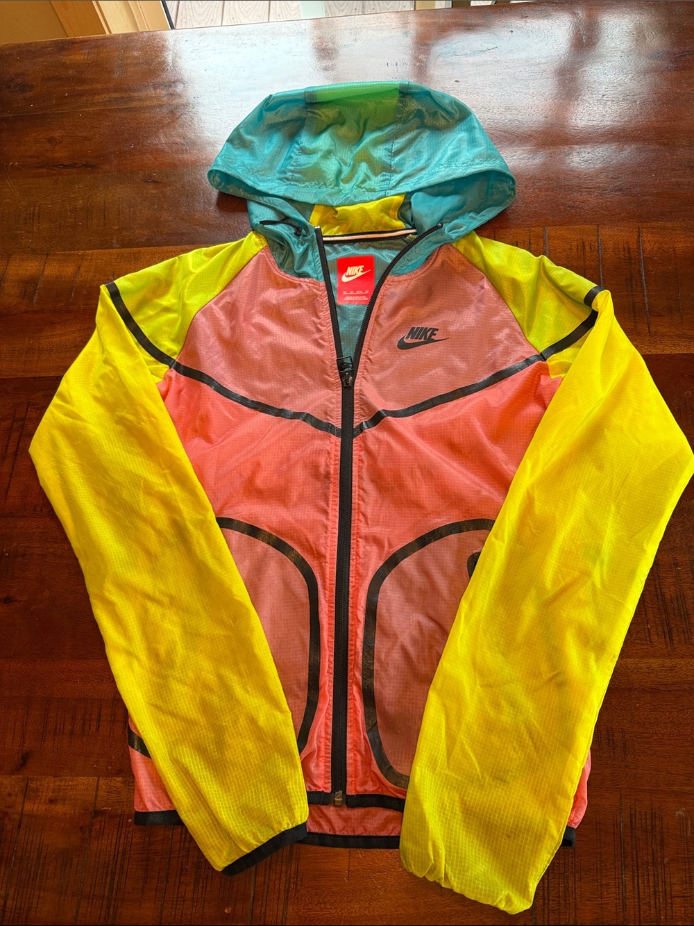 Nike RARE AND VINTAGE windbreaker jacket in great condition